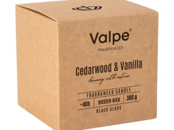 Bispol Valpe Duftkerze mit Holzdocht Zedernholz & Vanille 10 cm