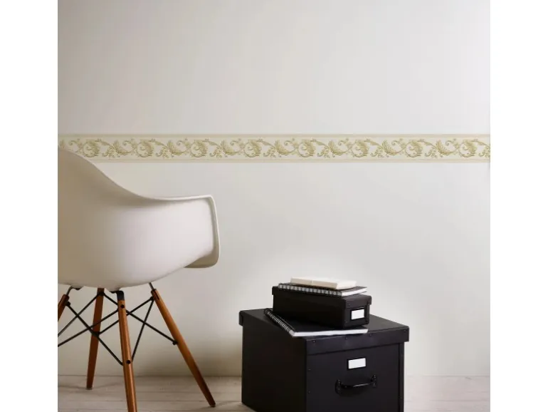 Bricoflor Ornament Bordüre Selbstklebend Tapetenbordüre in Weiß und Gold für Schlafzimmer und Badezimmer Vlies Tapetenborte im Barock Stil