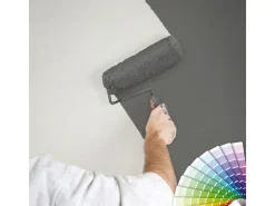 Bricoflor Weiße Tapete zum überstreichen Einfarbige Vlies Wandtapete mit Vinyl Schlicht Uni Vliestapete Weiß überstreichbar für Küche und Wohnzimmer
