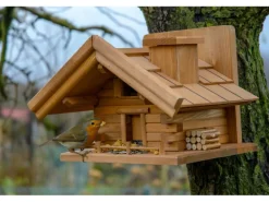 Dobar Vogelhaus St. Moritz im Berghütten-Design 33 x 24,5 x 21 cm Braun FSC®