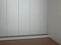 ebuy24 Luzerna Vitrinenschrank mit 3+2 Türen und 3 Schubladen Grau Braun