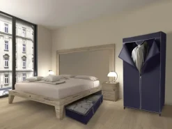 Kleiderschrank mit Kleiderstange
