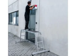 MUNK Vielzweckleiter mit Nivello Traverse 4x3 Sprossen
