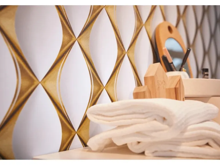 Vliestapete 3D Design Glänzend Leicht Strukturiert Gold Weiß FSC®